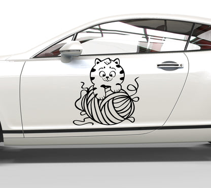 Autoaufkleber Katzenbaby mit Wollknäuel