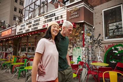 Poloshirt inkl. Stickerei: Dein Design, dein Logo!